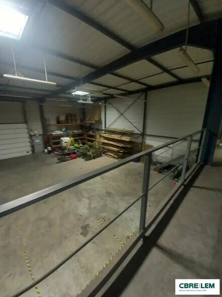 Local d’activités dans Ifs à louer - Photo intérieure – Image 2 sur 5