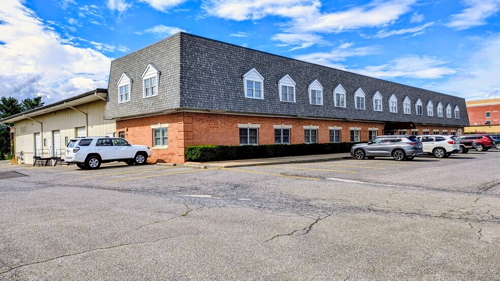 7310 Grove Rd, Frederick, MD à vendre - Photo de l’immeuble – Image 2 sur 17