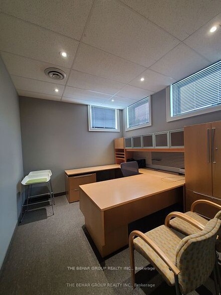 550 Speers Rd, Oakville, ON à louer - Photo intérieure – Image 3 sur 6