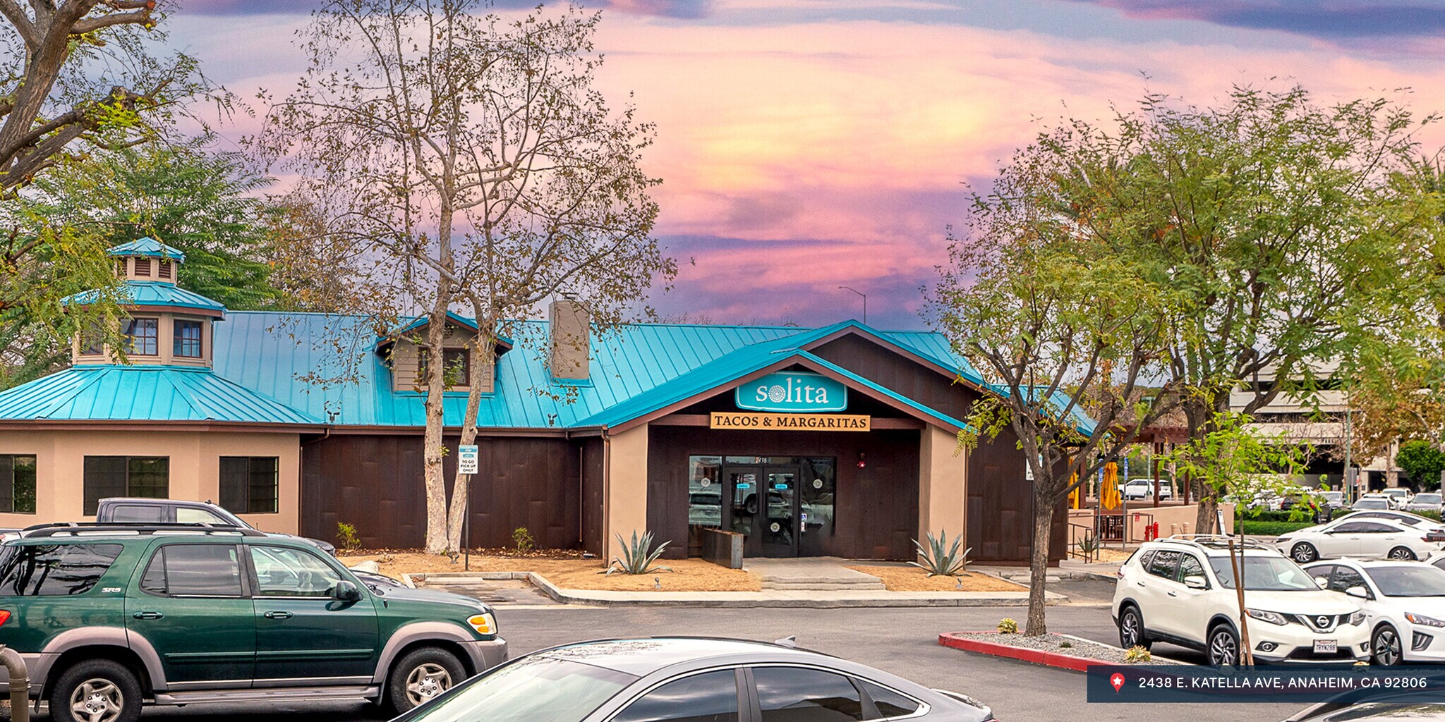 2438 E Katella Ave, Anaheim, CA à louer Photo de l’immeuble– Image 1 sur 8