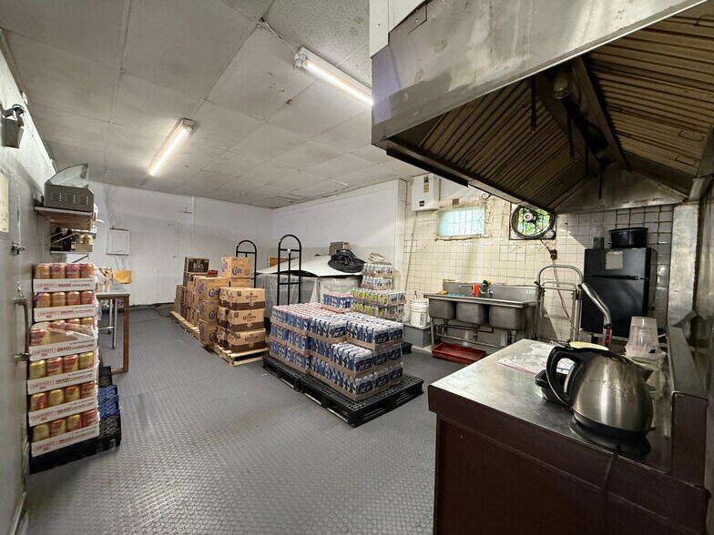 Liquor, Restaurant biz, 2 buildings portefeuille de 2 biens à vendre sur LoopNet.fr - Photo de l’immeuble – Image 2 sur 21