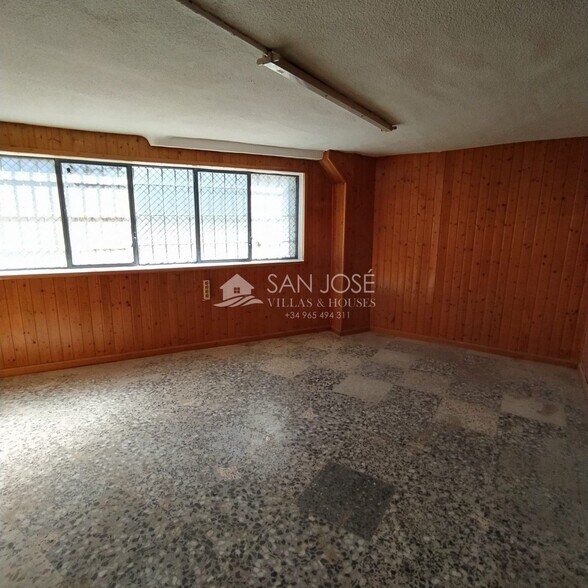 Bureau dans Aspe à louer - Photo de l’immeuble – Image 2 sur 8