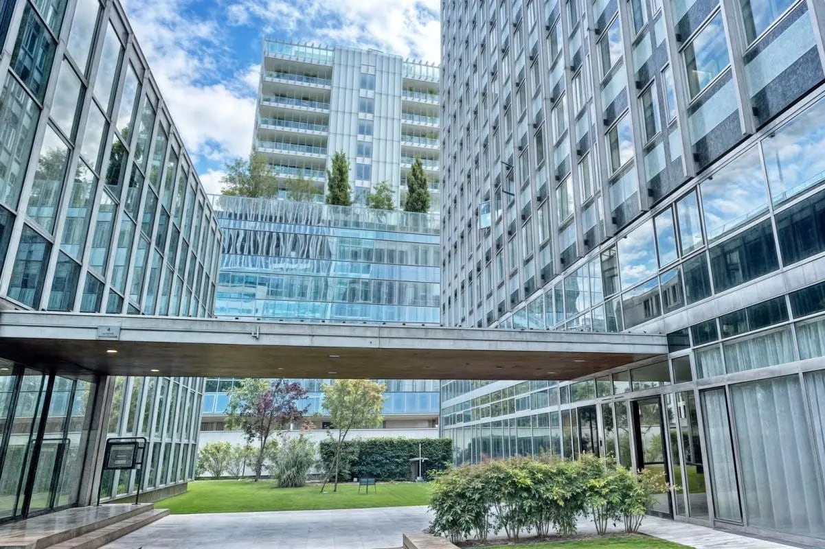 Bureau dans Courbevoie à vendre Photo de l’immeuble– Image 1 sur 11