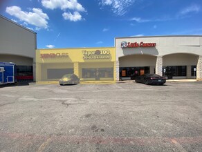 1009 S Jackson St, Jacksonville, TX à louer Photo de l’immeuble– Image 1 sur 3