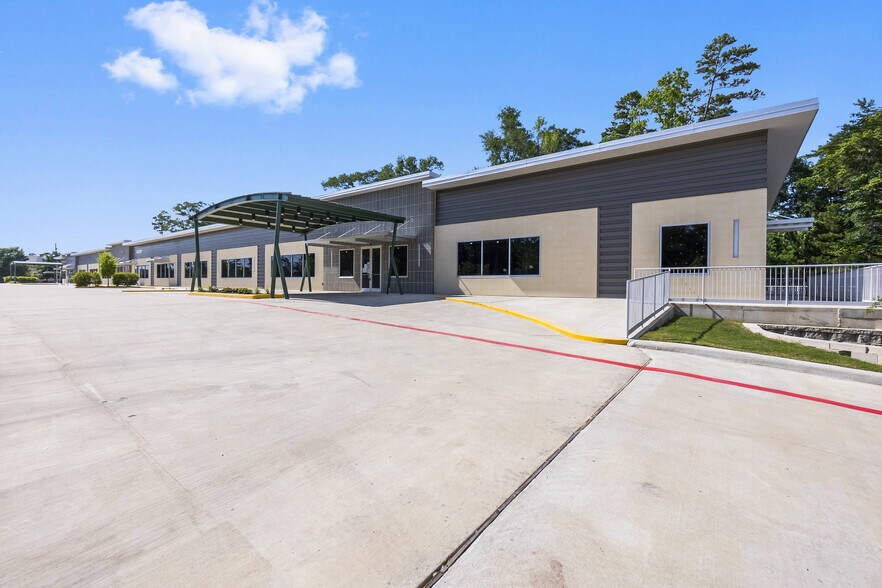 603 S Conroe Medical Dr, Conroe, TX à louer - Photo de l’immeuble – Image 3 sur 9