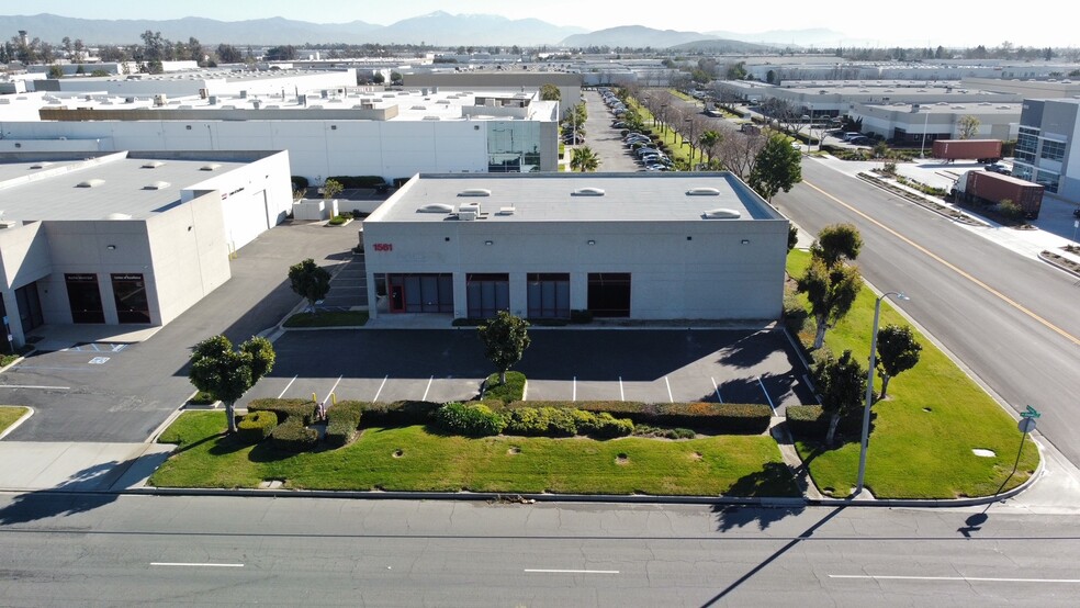 1561 S Vineyard Ave, Ontario, CA à louer - Photo de l’immeuble – Image 1 sur 16
