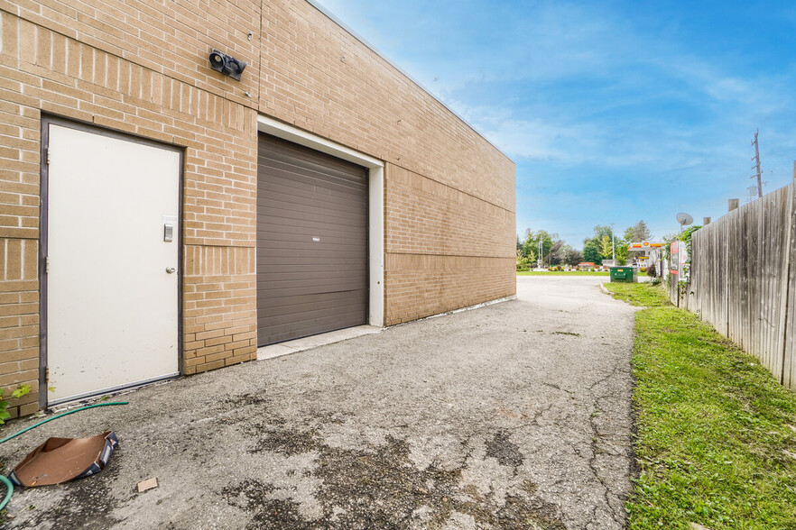 937002 Airport Rd, Mulmur, ON à vendre - Photo de l’immeuble – Image 3 sur 25