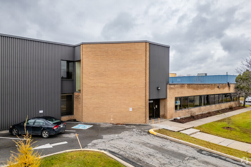 2900 Av André, Dorval, QC à louer - Photo principale – Image 1 sur 3