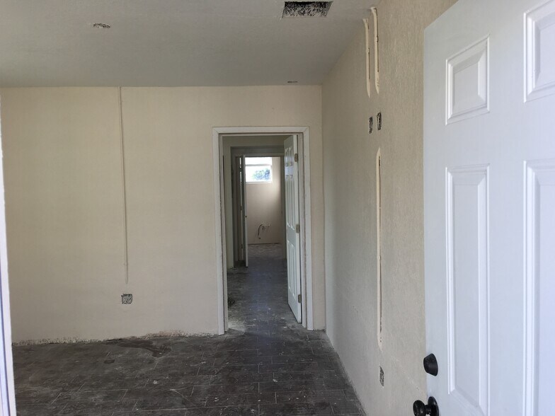 733 Dr Martin Luther King Jr Blvd W, Belle Glade, FL à vendre - Photo intérieure – Image 3 sur 36