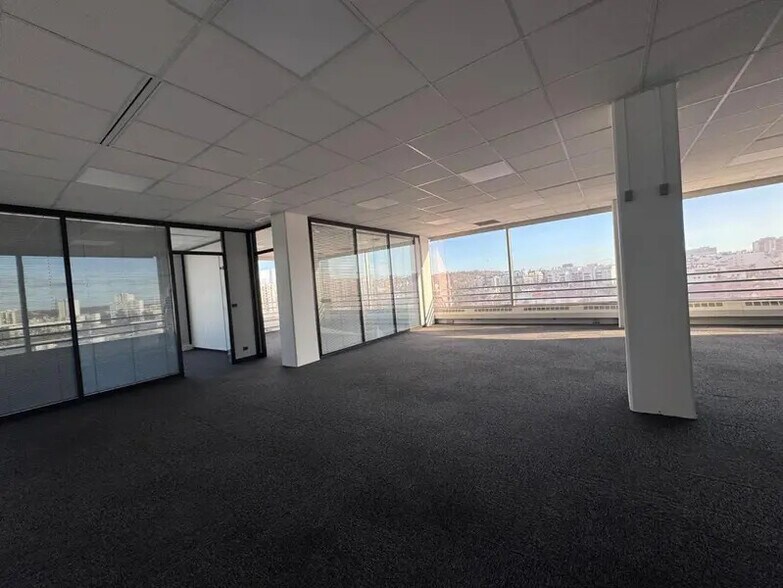 Bureau dans Rosny-sous-Bois à louer - Photo de l’immeuble – Image 3 sur 20