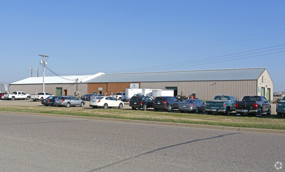 6737 NE Labeaux Ave NE, Albertville, MN à louer - Photo de l’immeuble – Image 1 sur 10