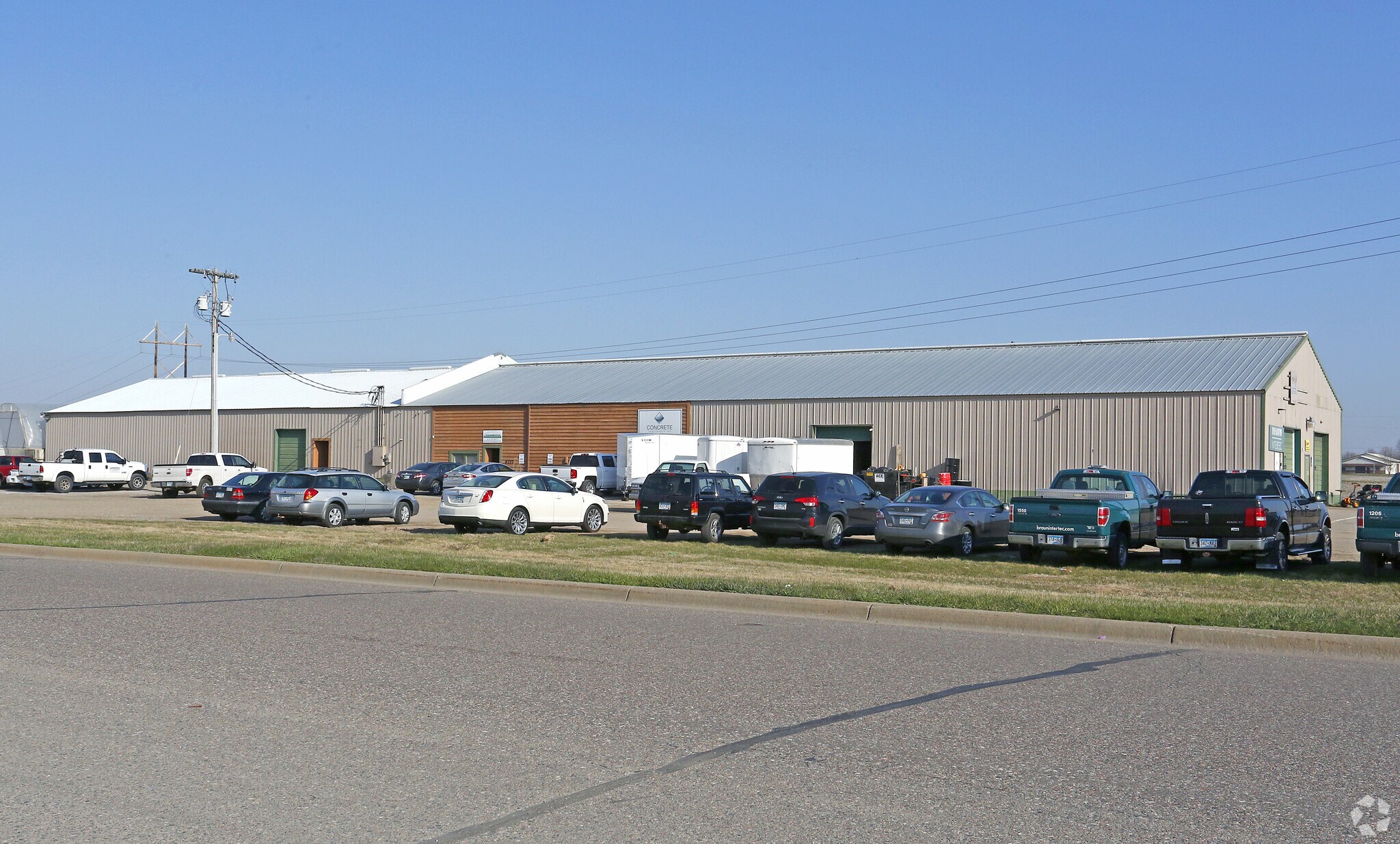 6737 NE Labeaux Ave NE, Albertville, MN à louer Photo de l’immeuble– Image 1 sur 11