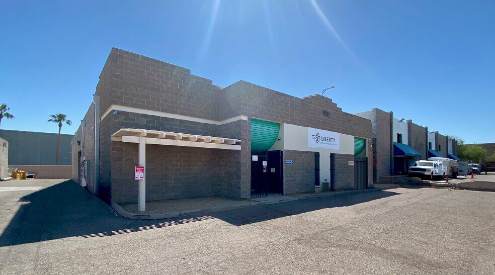 5621 S 24th St, Phoenix, AZ à louer - Photo de l’immeuble – Image 3 sur 7