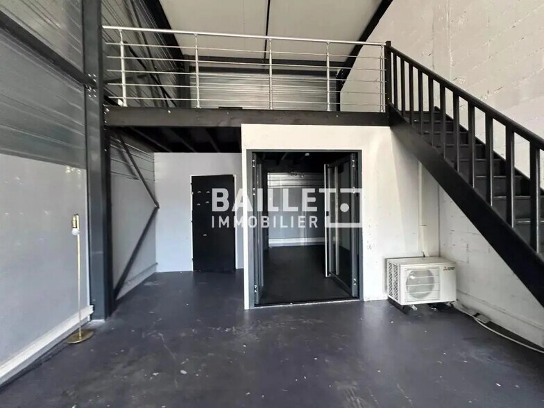 Local commercial dans Roquebrune-sur-Argens à louer - Photo de l’immeuble – Image 3 sur 7