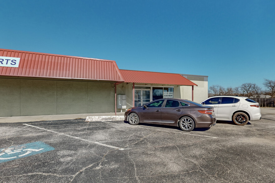 8120 White Settlement Rd, White Settlement, TX à louer - Photo de l’immeuble – Image 1 sur 9