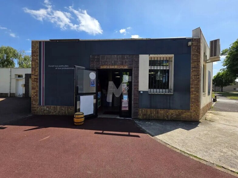 Local commercial dans Saint-Germain-lès-Corbeil à vendre - Photo de l’immeuble – Image 1 sur 5