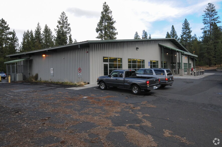 56857 Enterprise Dr, Sunriver, OR à louer - Photo de l’immeuble – Image 2 sur 15
