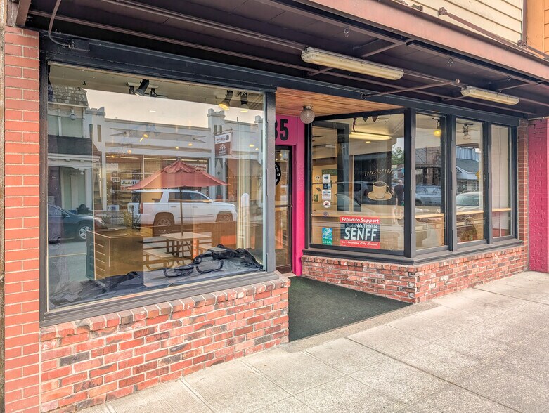 335 N Olympic Ave, Arlington, WA à louer - Photo de l’immeuble – Image 2 sur 5