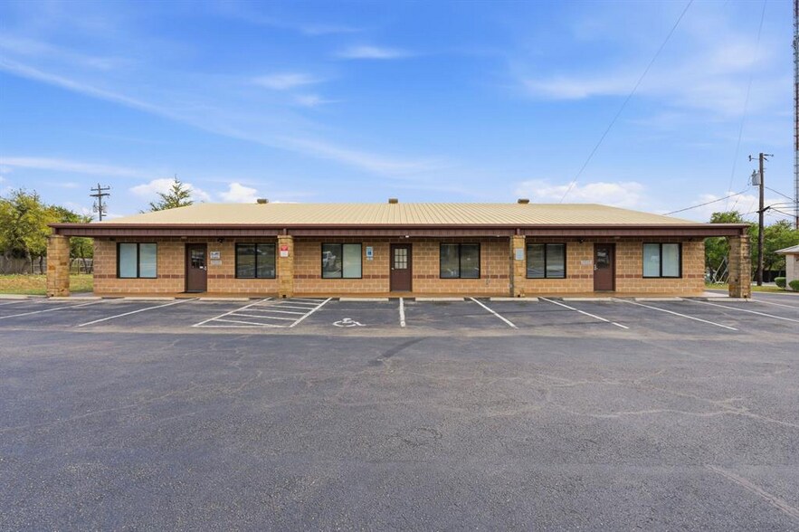 2100 E Highway 290, Dripping Springs, TX à louer - Photo de l’immeuble – Image 1 sur 32