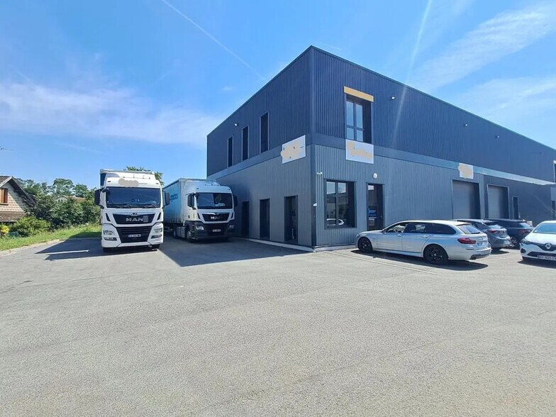 Local d’activités dans Neuville-sur-Saône à louer - Photo de l’immeuble – Image 1 sur 4