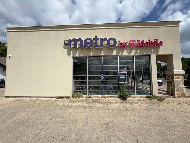 901 N Sylvania Ave, Fort Worth, TX à vendre - Photo de l’immeuble – Image 3 sur 13