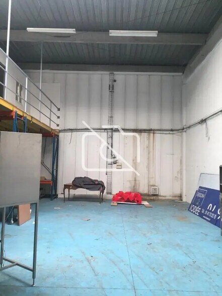 Industriel/Logistique dans Lisses à louer - Photo de l’immeuble – Image 2 sur 4