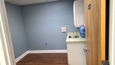 503 Wolcott Rd, Wolcott, CT à louer Photo intérieure– Image 2 sur 4