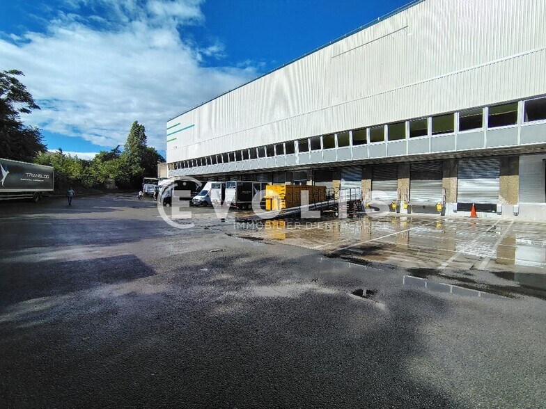 Industriel/Logistique dans Rosny-sous-Bois à louer - Photo de l’immeuble – Image 1 sur 8