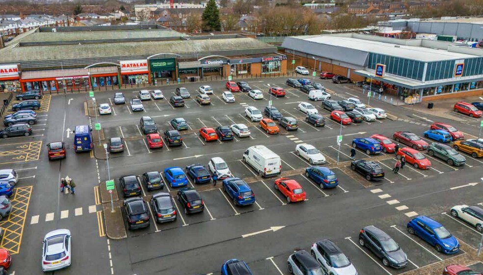 Dragonville Retail Park portefeuille de 5 biens à vendre sur LoopNet.fr - Photo de l’immeuble – Image 2 sur 8