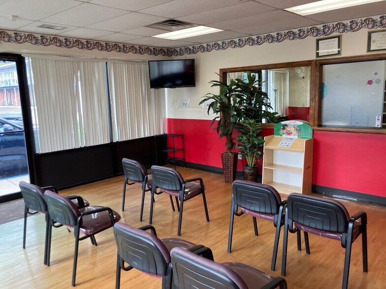 5314 MacCorkle Ave, Charleston, WV à louer - Photo de l’immeuble – Image 3 sur 15