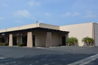 551-581 W Covina Blvd, San Dimas, CA à louer Photo intérieure– Image 2 sur 5