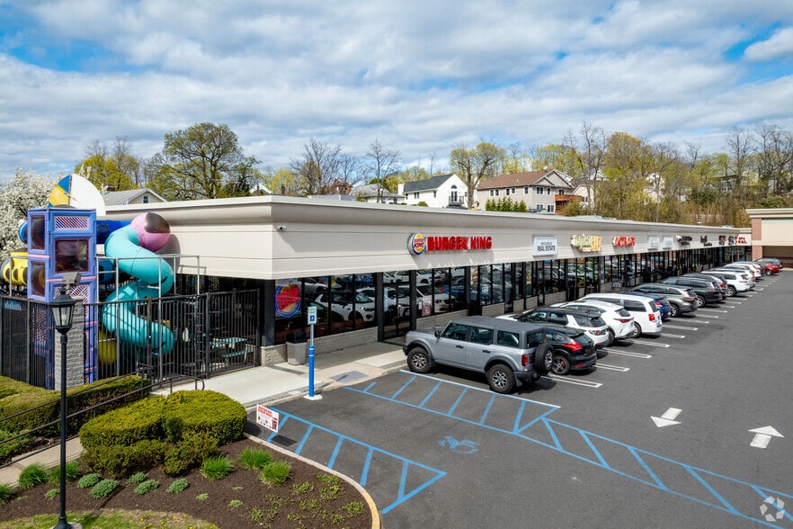 75 Old Shore Rd, Port Washington, NY à louer - Photo principale – Image 1 sur 5