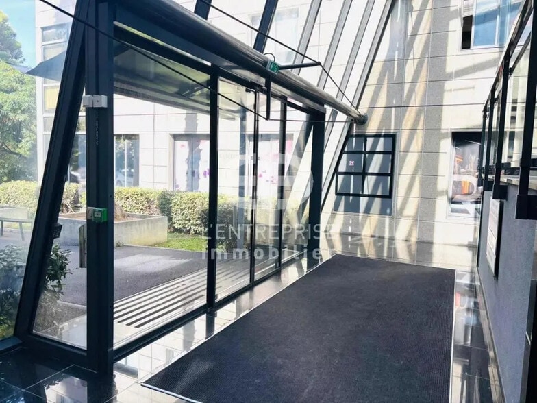 Bureau dans Villeneuve-Loubet à louer - Hall d’entrée – Image 1 sur 9