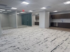 8201 Greensboro Dr, McLean, VA à louer Photo intérieure– Image 2 sur 14