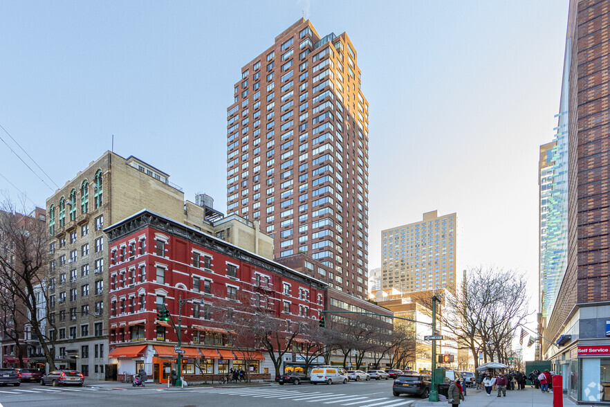 45 W 67th St, New York, NY à louer - Photo de l’immeuble – Image 3 sur 20