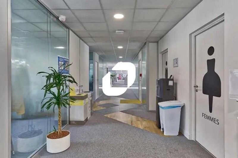 Bureau dans Évry-Courcouronnes à louer - Photo de l’immeuble – Image 2 sur 16