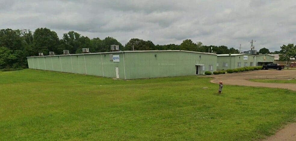 120 Saint Charles Ave, Flora, MS à louer - Photo de l’immeuble – Image 1 sur 4