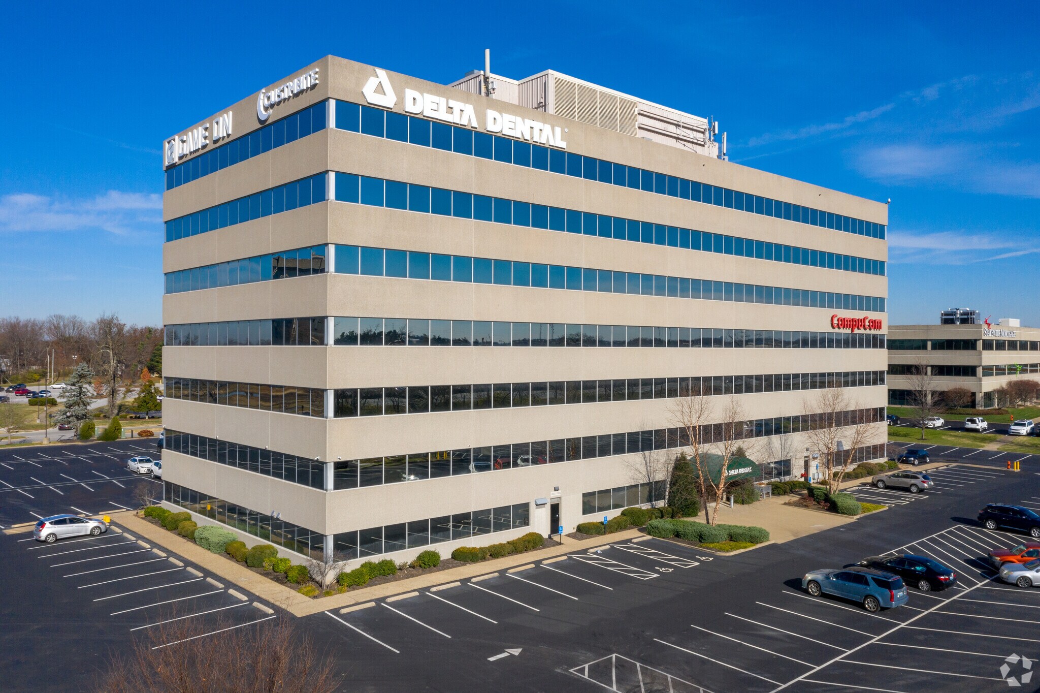 10100 Linn Station Rd, Louisville, KY à louer Photo principale– Image 1 sur 15