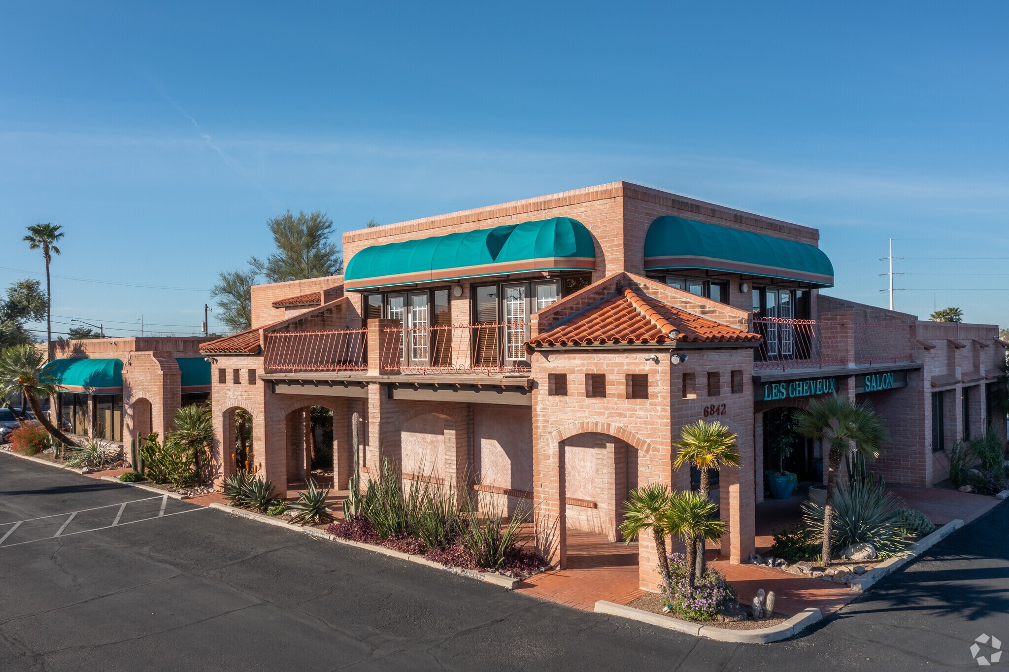 6842 E Tanque Verde Rd, Tucson, AZ à louer Photo de l’immeuble– Image 1 sur 15