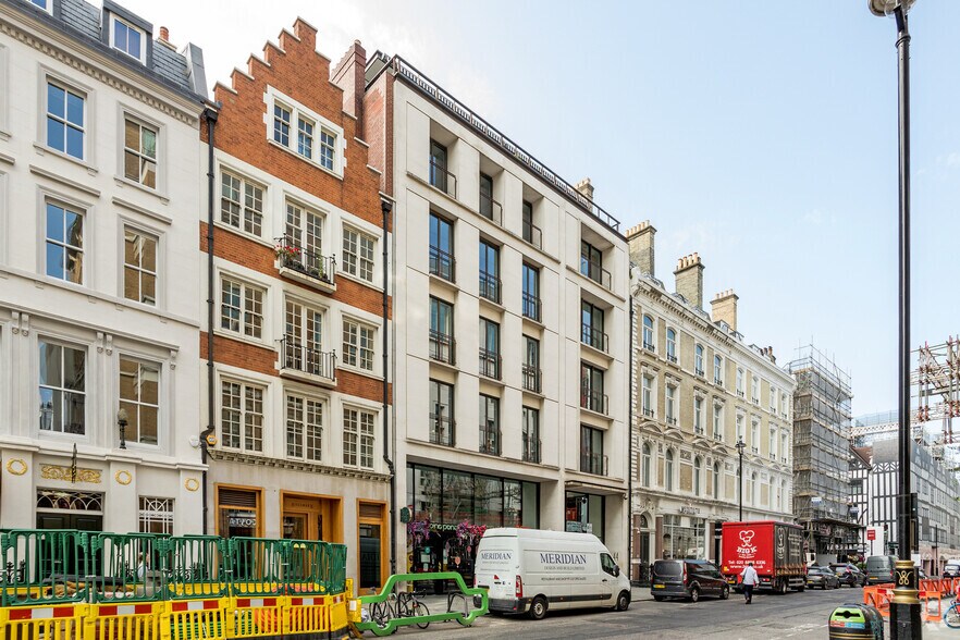 44-45 Great Marlborough St, Londres à louer - Photo principale – Image 1 sur 4