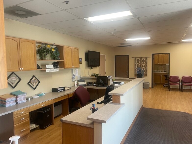 14124 Foothill Blvd, Sylmar, CA à louer - Photo intérieure – Image 2 sur 9