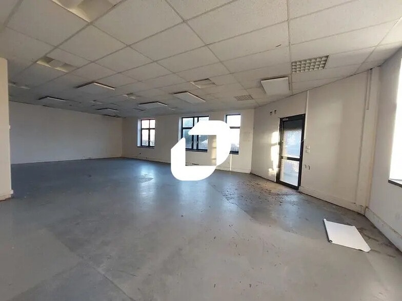 Bureau dans Montigny-le-Bretonneux à vendre - Photo intérieure – Image 2 sur 20