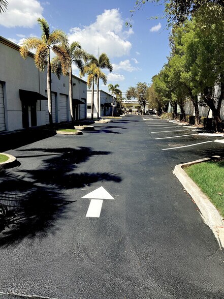 1011 NW 51st St, Fort Lauderdale, FL à louer - Photo de l’immeuble – Image 1 sur 16