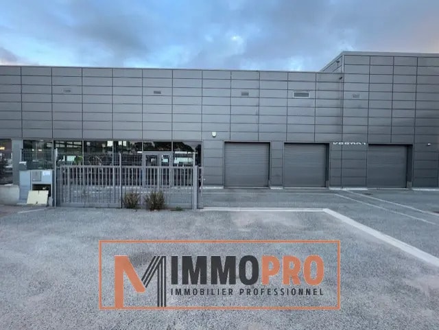 Plus de détails pour Local d’activités à vendre