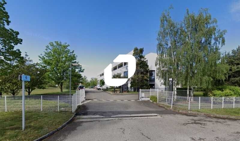 6 Rue De Bretagne, Saint-Quentin-Fallavier à louer - Photo de l’immeuble – Image 2 sur 30