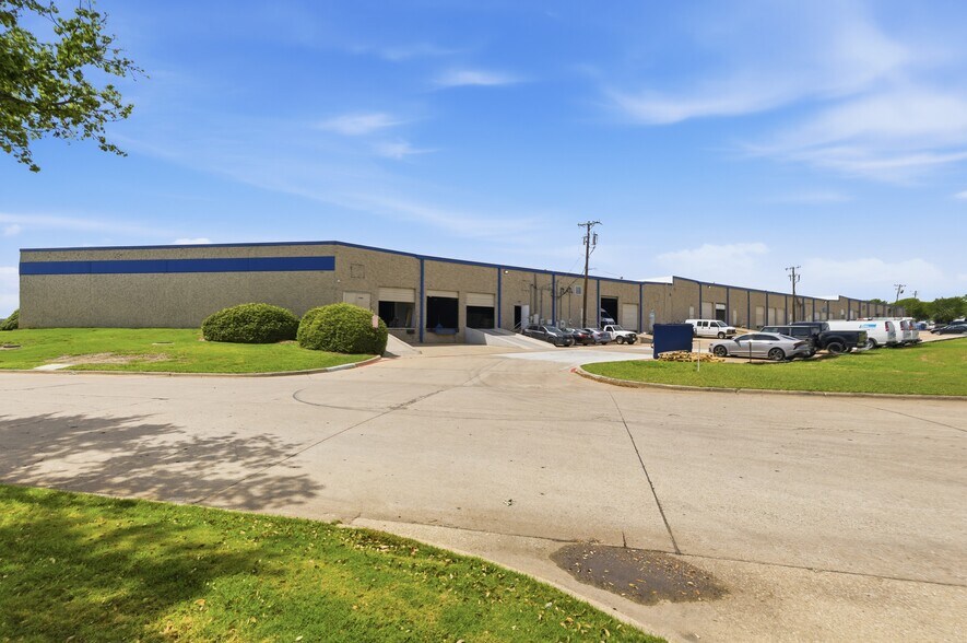 16500-16530 Westgrove Dr, Addison, TX à louer - Photo de l’immeuble – Image 3 sur 4