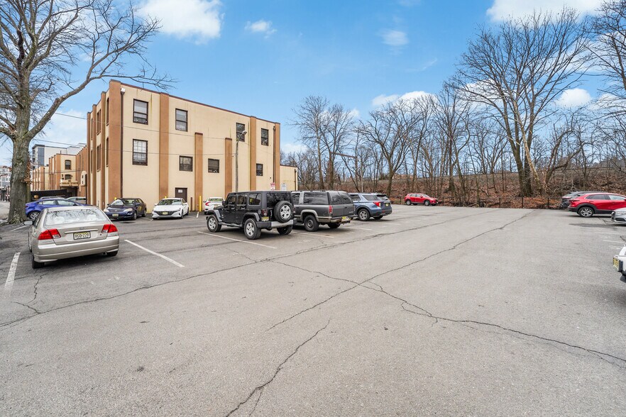 46 Farrand St, Bloomfield, NJ à vendre - Photo de l’immeuble – Image 3 sur 38