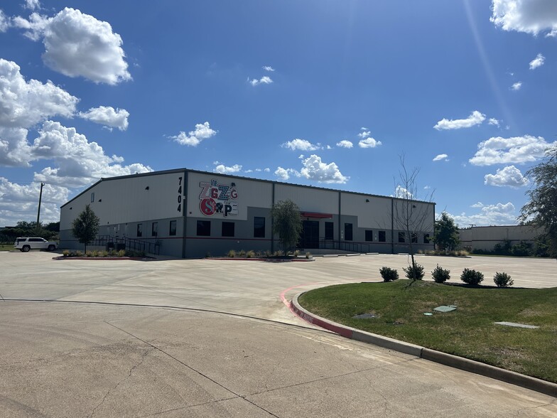7404 Business Pl, Arlington, TX à louer - Photo de l’immeuble – Image 1 sur 5