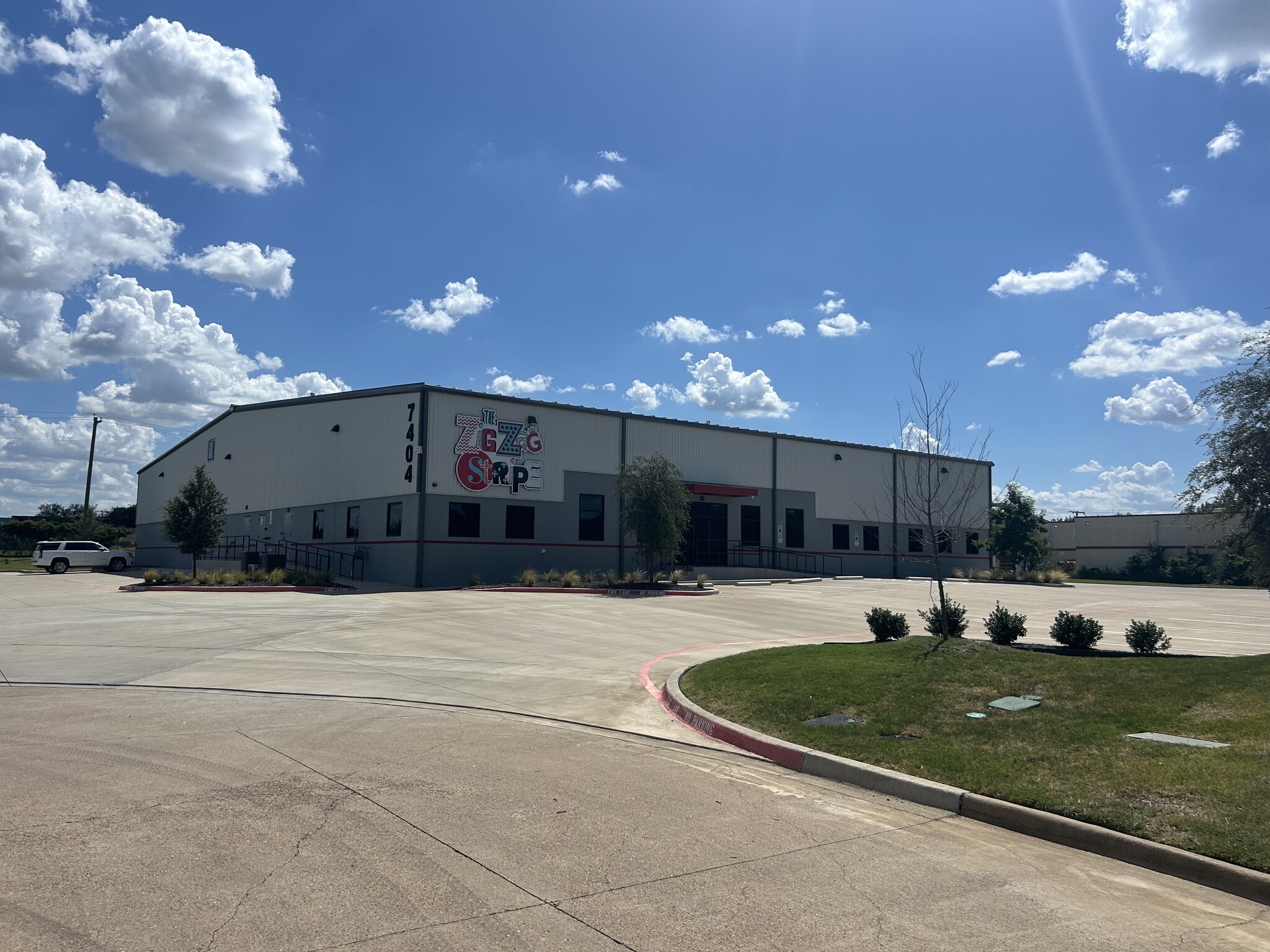 7404 Business Pl, Arlington, TX à louer Photo de l’immeuble– Image 1 sur 6