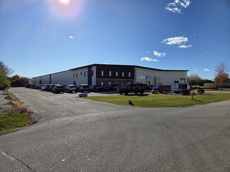 Industrial Investment Portfolio portefeuille de 3 biens à vendre sur LoopNet.fr - Photo de l’immeuble – Image 1 sur 13